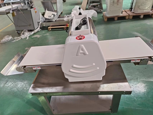 370 mm Rollendeigpressmaschine für Restaurant Phase 1 0,4 kW Leistung 2,5 kg Rollgewicht