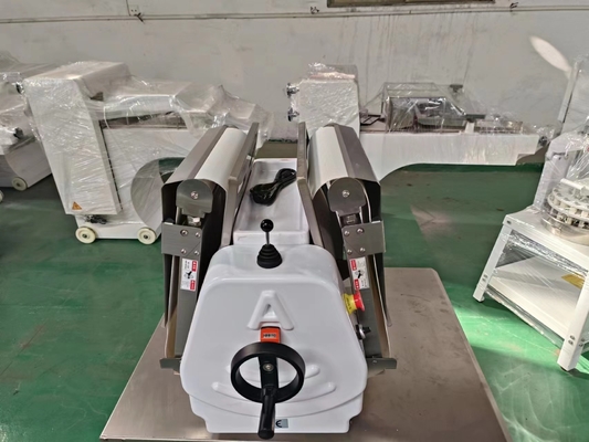 GL-370 Mini-Teigmaschine 0,4 kW Leistung für professionelle Teigpressen
