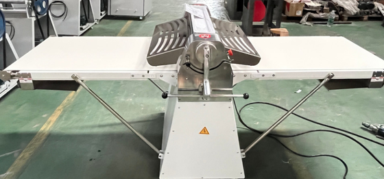 Leistungsstarke Teigpressmaschine 6,5 kg Max Teiggewicht 220V Küchengeräte