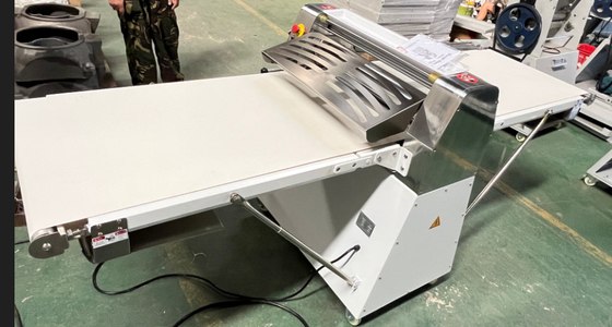 Leistungsstarke Teigpressmaschine 6,5 kg Max Teiggewicht 220V Küchengeräte