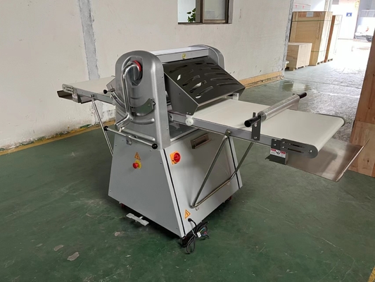 Leistungsstarke Teigpressmaschine 6,5 kg Max Teiggewicht 220V Küchengeräte