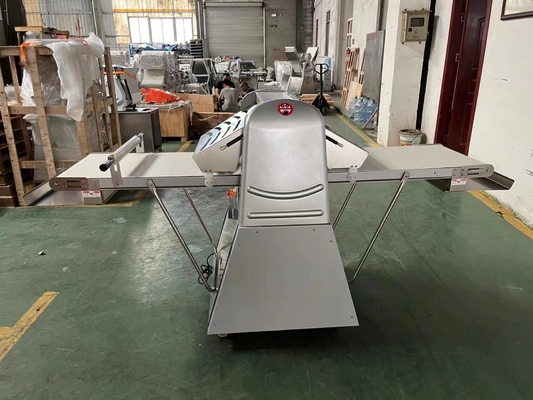 Leistungsstarke Teigpressmaschine 6,5 kg Max Teiggewicht 220V Küchengeräte