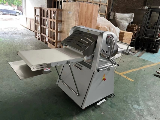 Leistungsstarke Teigpressmaschine 6,5 kg Max Teiggewicht 220V Küchengeräte