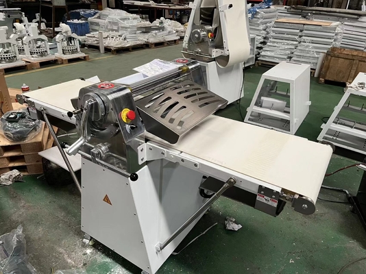 220V/380V vertikales Teigblatt 6,5kg Max Teiggewicht Roller Regulierungsbereich 0,5-38mm