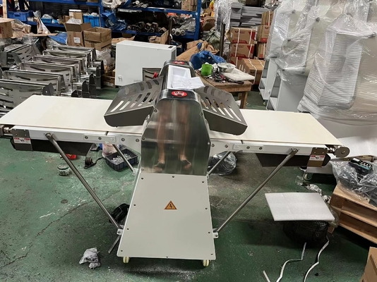 220V/380V vertikales Teigblatt 6,5kg Max Teiggewicht Roller Regulierungsbereich 0,5-38mm